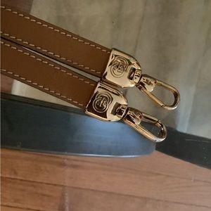 Gucci brown leather shoulder strap “39 authentic
